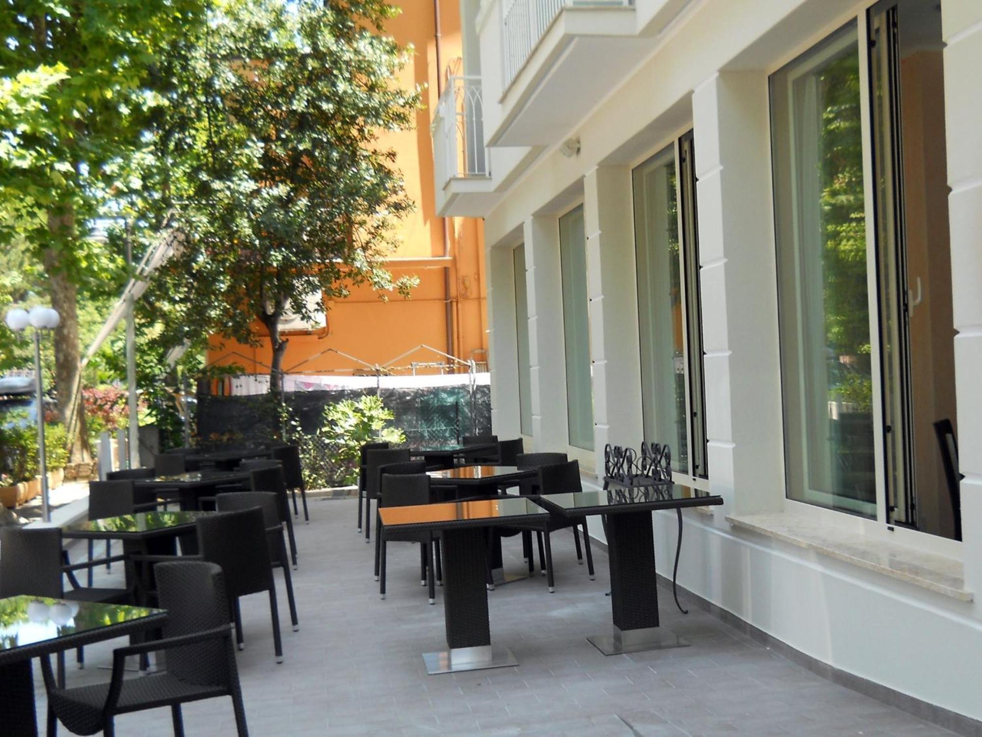 Hotel Favorita تْشيزيناتيكو المظهر الخارجي الصورة
