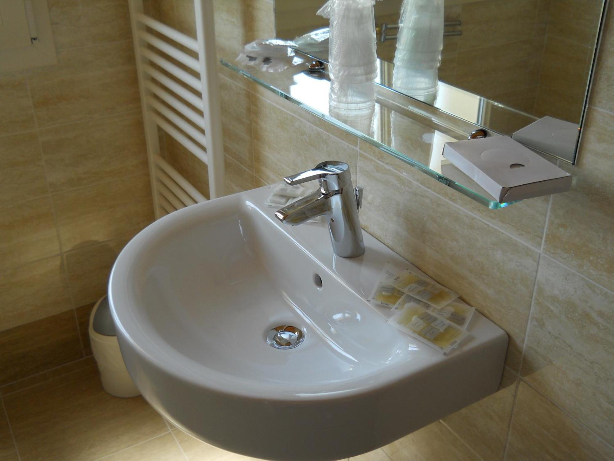 Hotel Favorita تْشيزيناتيكو المظهر الخارجي الصورة