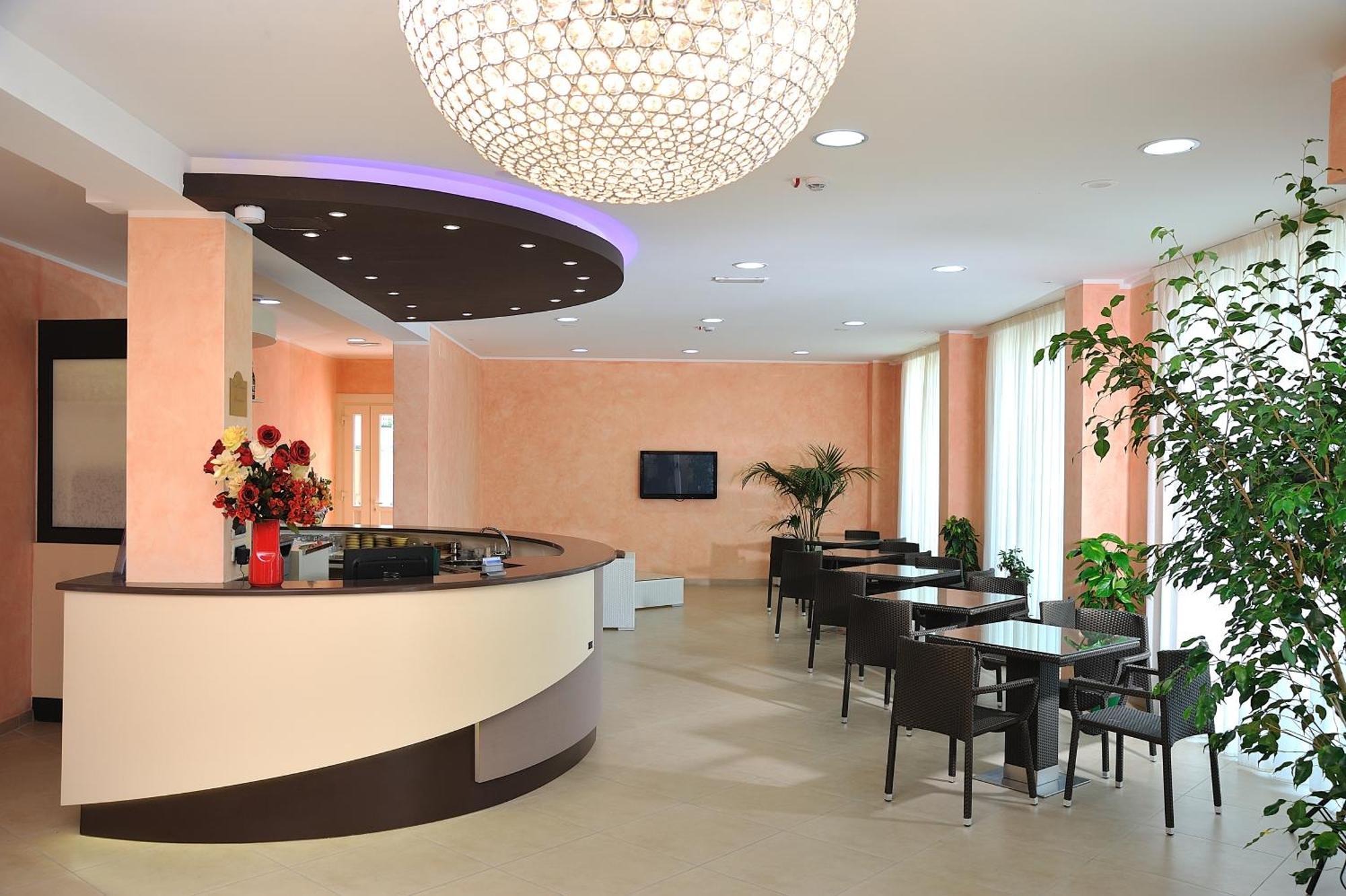 Hotel Favorita تْشيزيناتيكو المظهر الخارجي الصورة