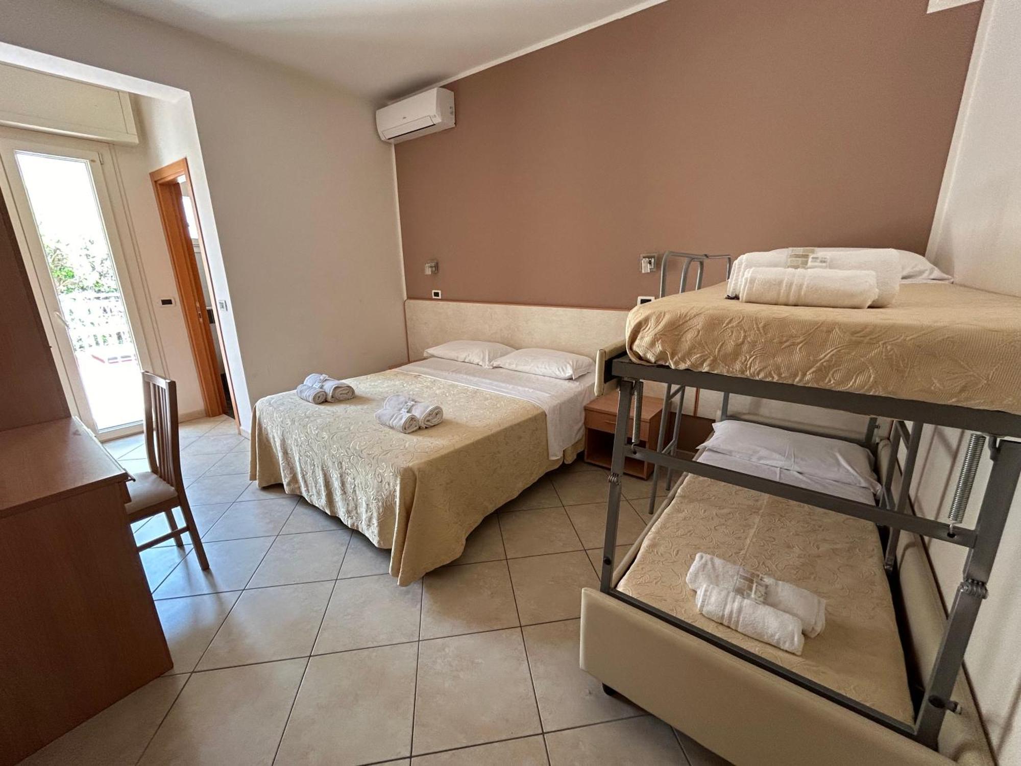 Hotel Favorita تْشيزيناتيكو المظهر الخارجي الصورة