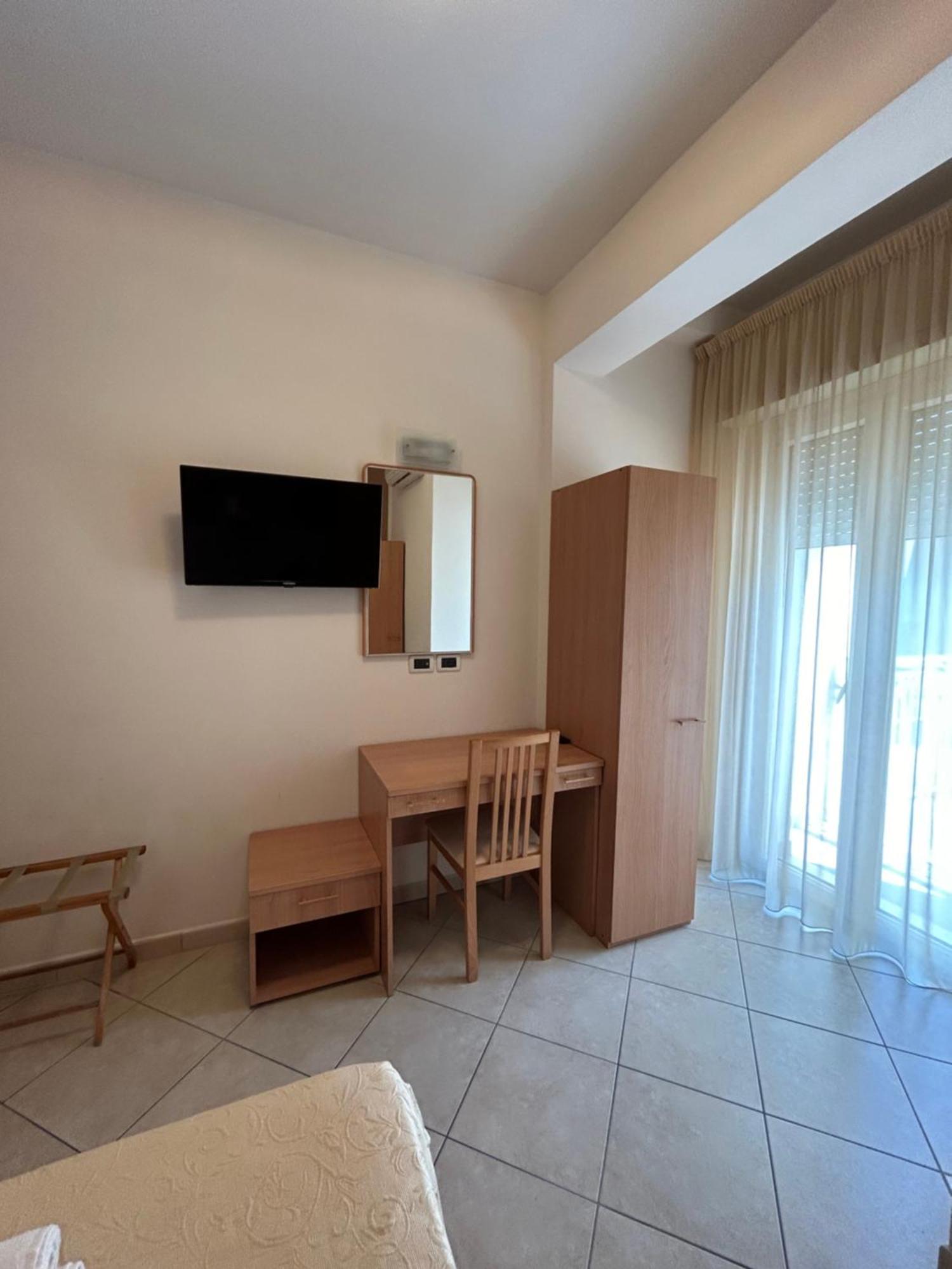 Hotel Favorita تْشيزيناتيكو المظهر الخارجي الصورة