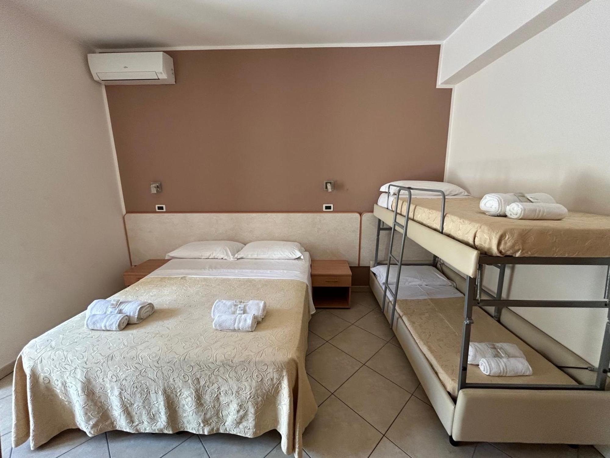 Hotel Favorita تْشيزيناتيكو المظهر الخارجي الصورة