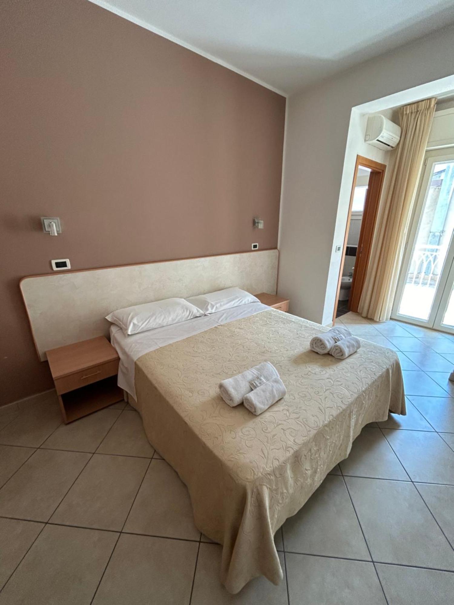 Hotel Favorita تْشيزيناتيكو المظهر الخارجي الصورة