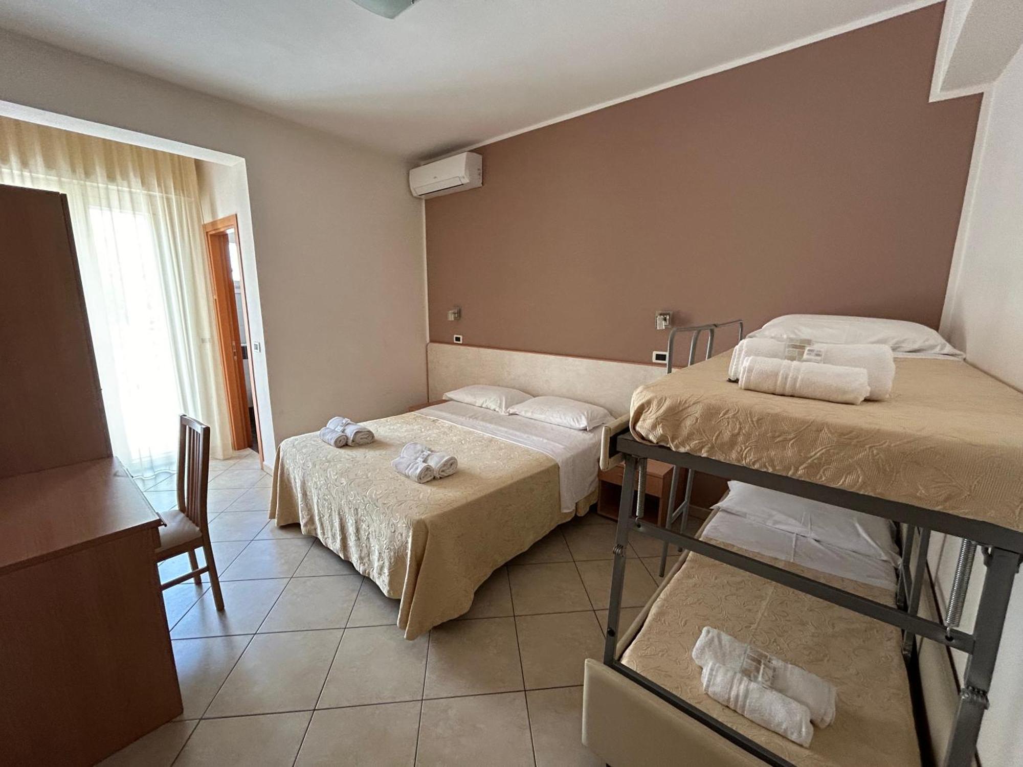 Hotel Favorita تْشيزيناتيكو المظهر الخارجي الصورة