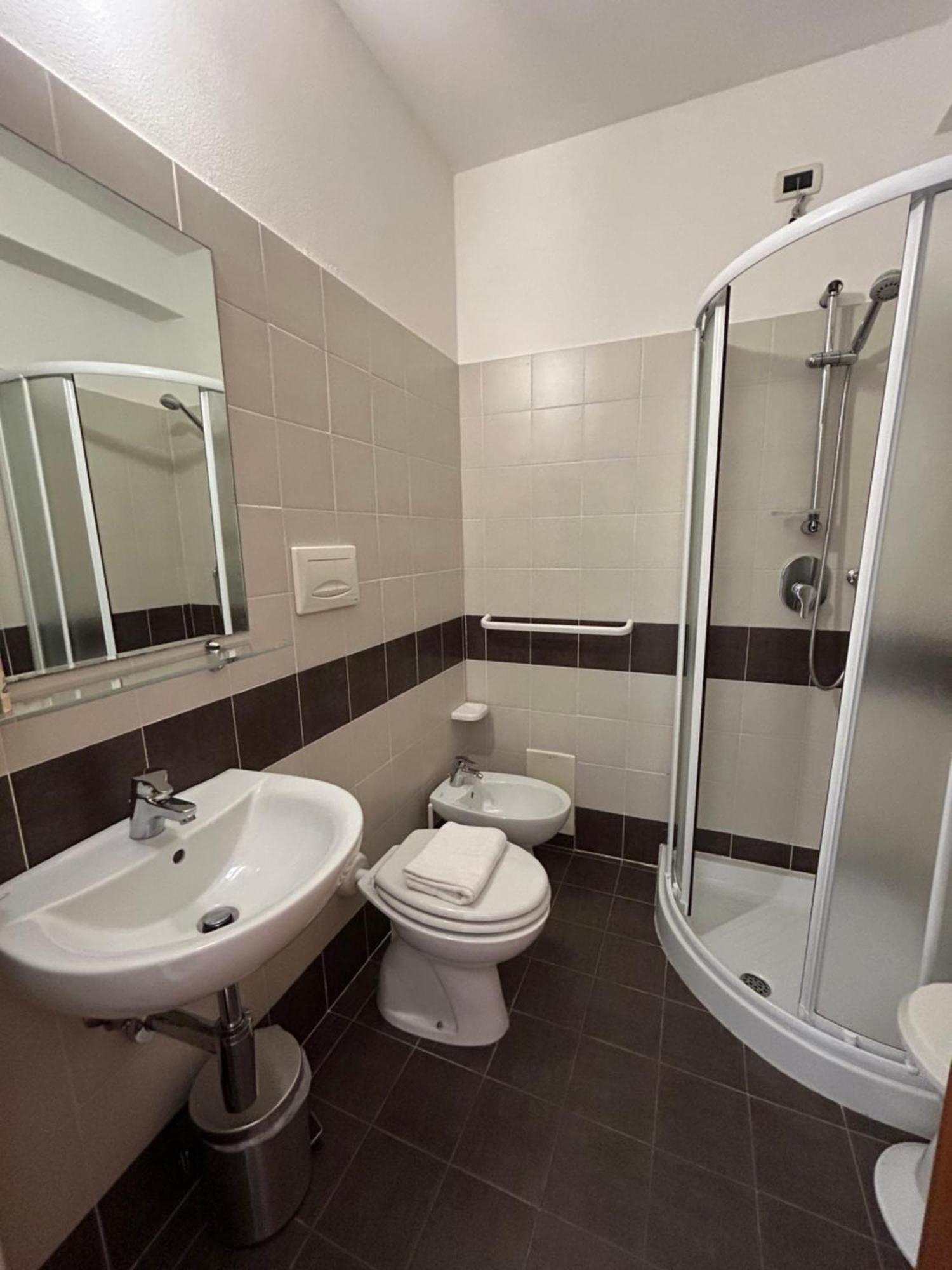 Hotel Favorita تْشيزيناتيكو المظهر الخارجي الصورة