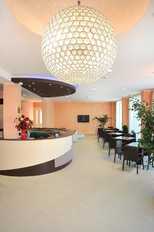Hotel Favorita تْشيزيناتيكو المظهر الخارجي الصورة