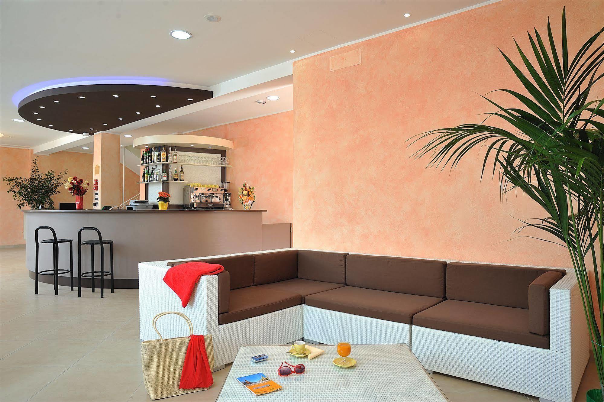 Hotel Favorita تْشيزيناتيكو المظهر الخارجي الصورة
