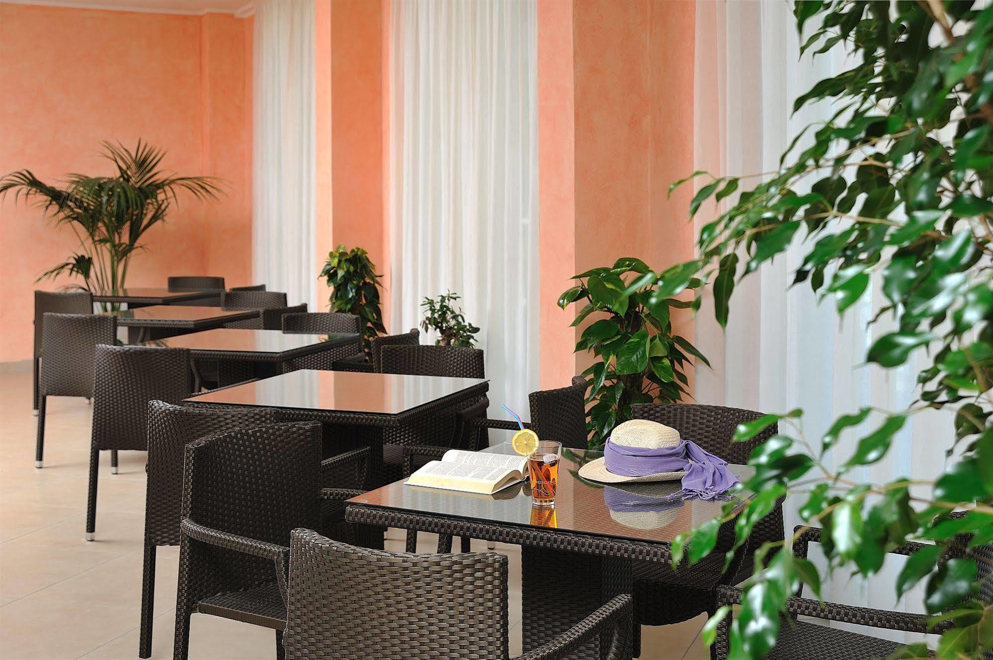 Hotel Favorita تْشيزيناتيكو المظهر الخارجي الصورة