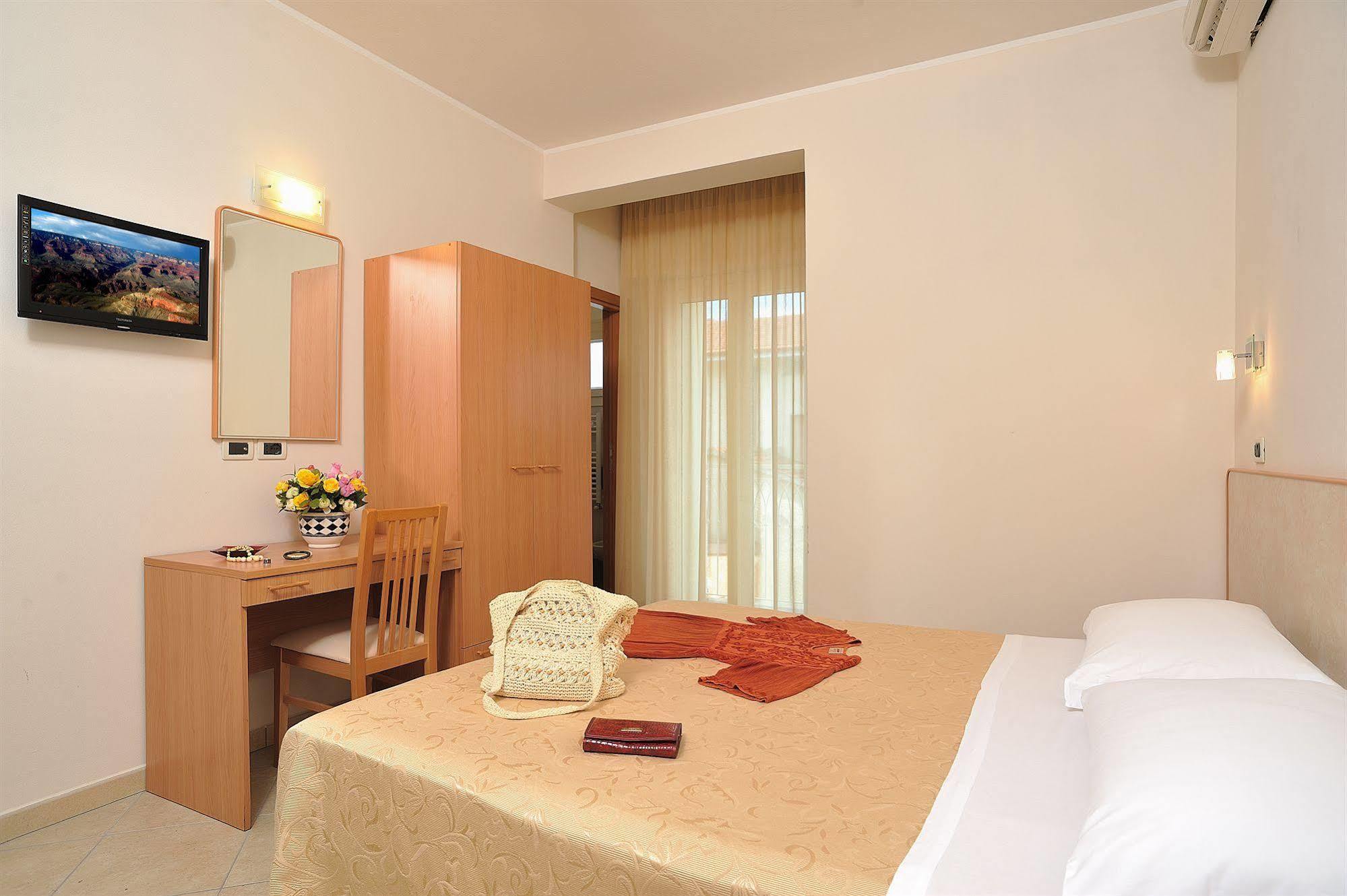 Hotel Favorita تْشيزيناتيكو المظهر الخارجي الصورة