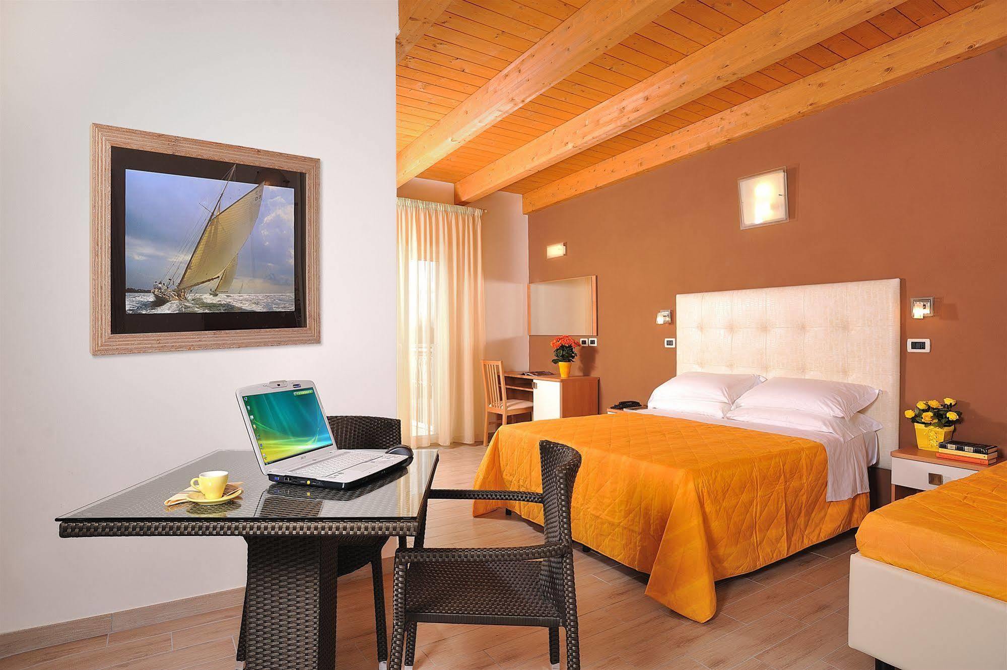 Hotel Favorita تْشيزيناتيكو المظهر الخارجي الصورة