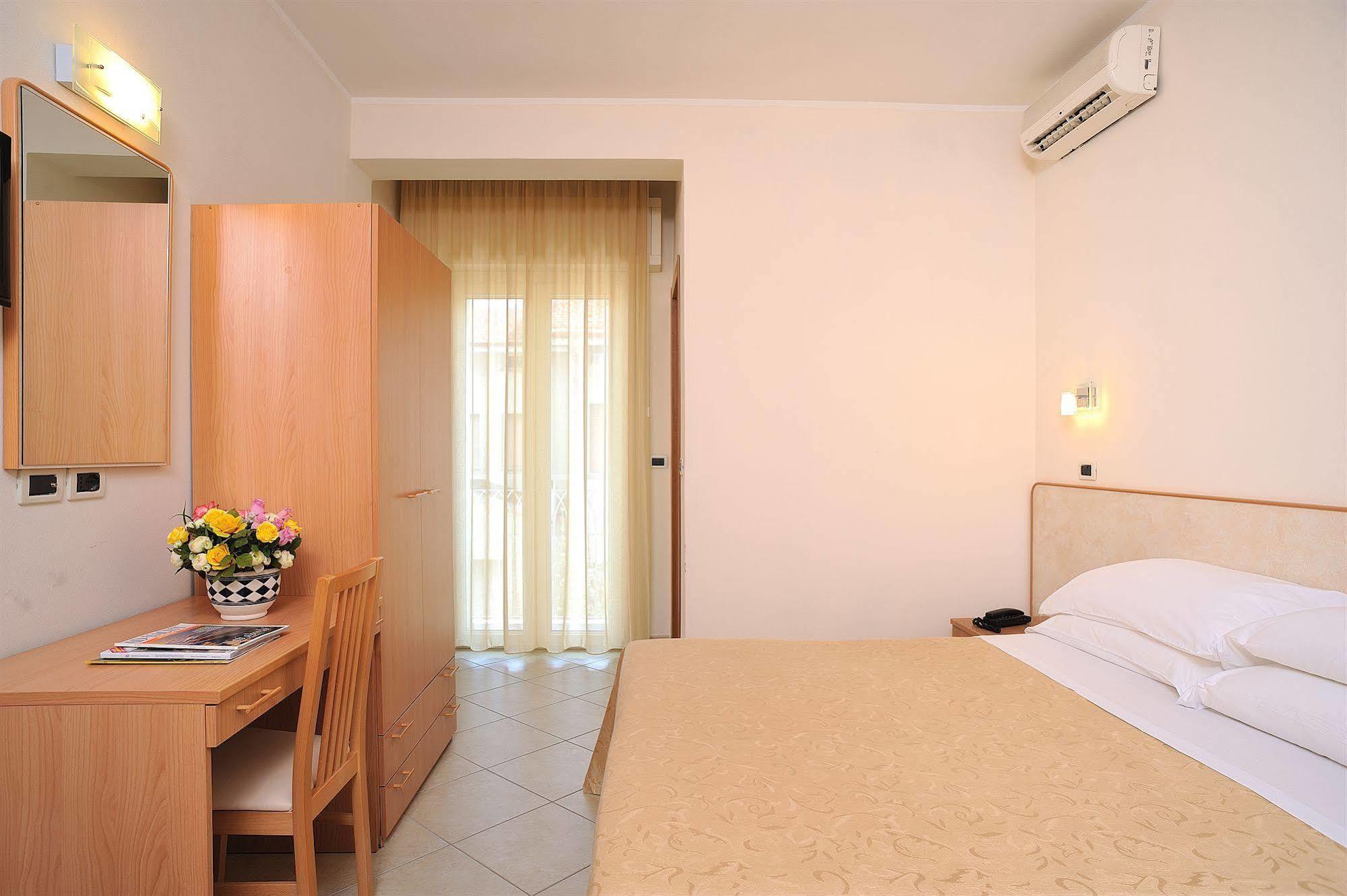 Hotel Favorita تْشيزيناتيكو المظهر الخارجي الصورة